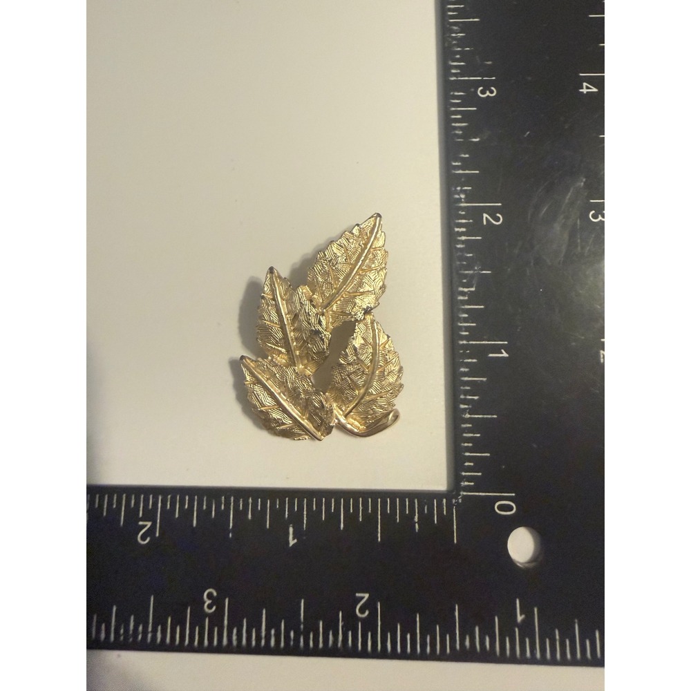 Vintage Gold Tone Textured Triple Leaf Brooch Pin Botanical Nature Jewelry